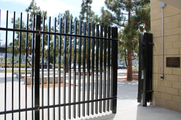 Preuss adds new fences at the front of the school