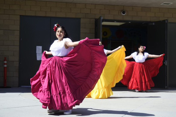 La Gloria Latina performing in T&T MUN